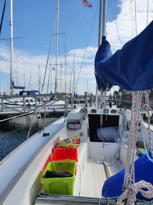 Detailansicht eines Segelbootes auf der  Kieler Förde.